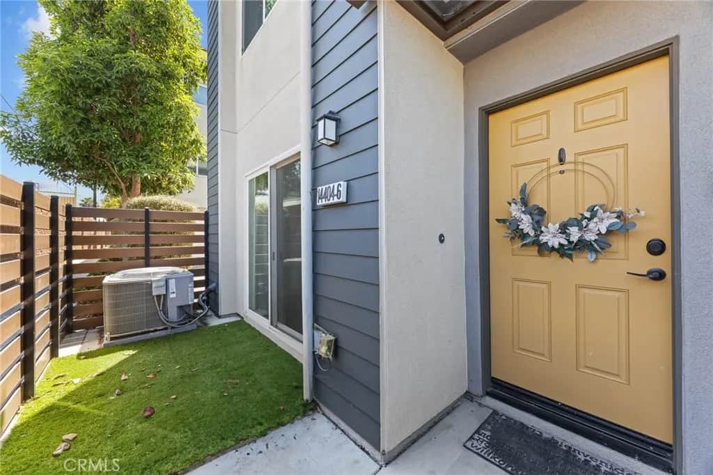 14404 Kiwi Lane 6, Gardena, CA — listing photo 1