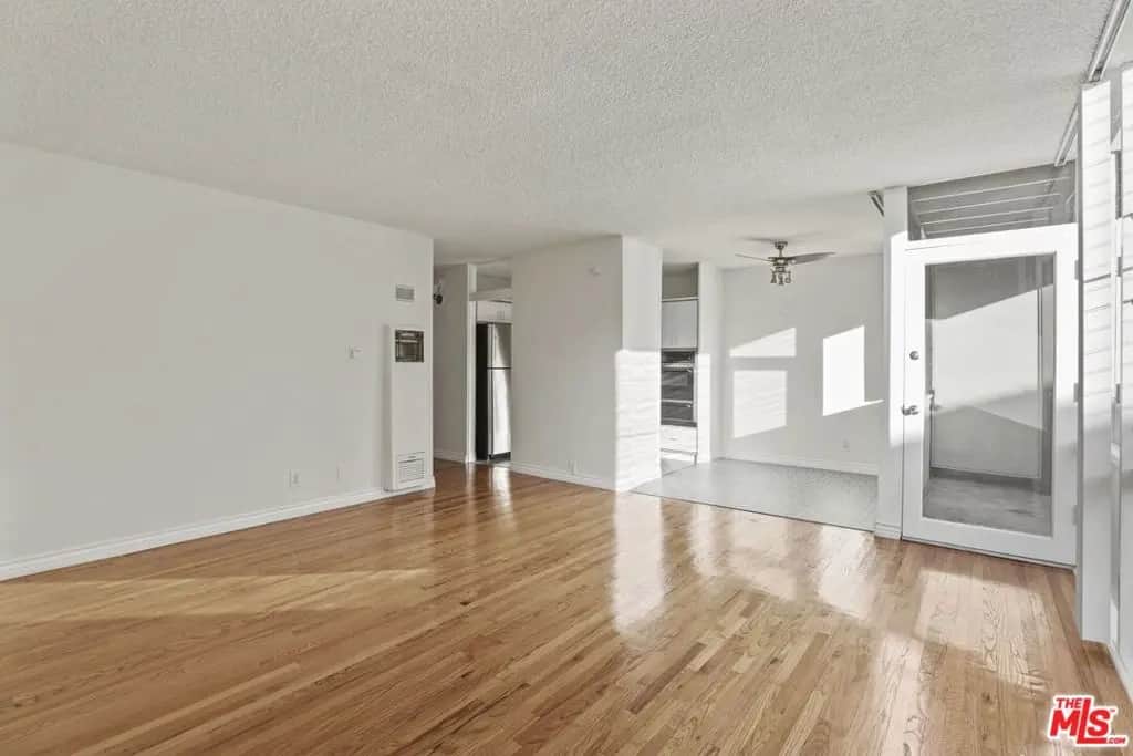 11131 ROSE Avenue 11, Los Angeles, CA — listing photo 1