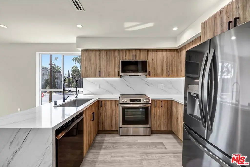 1305 N Sycamore Avenue 1/2, Los Angeles, CA — listing photo 1
