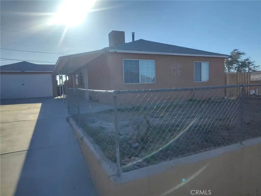 322 Maxine Avenue 1, Barstow, CA — listing photo 1