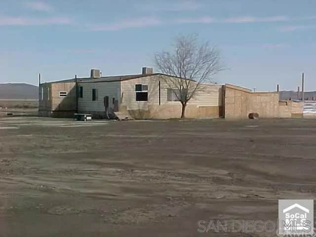 1075 Calle De Amistad, Adelanto, CA — listing photo 1