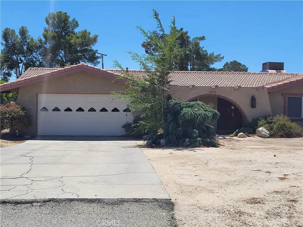 19235 Tonkawan, Apple Valley, CA — listing photo 1