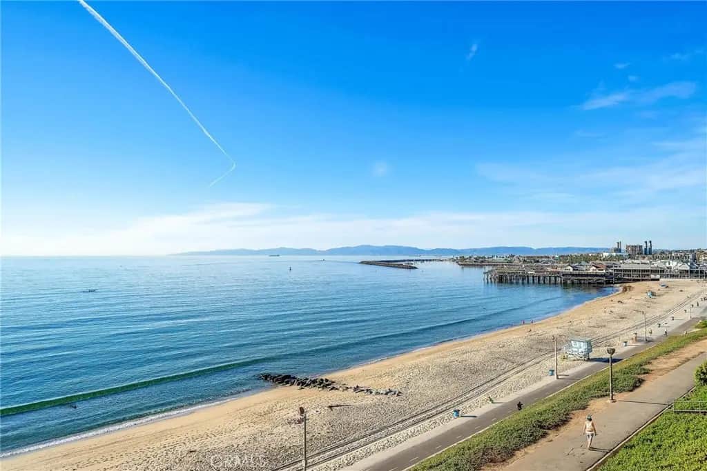535 Esplanade 111, Redondo Beach, CA — listing photo 1