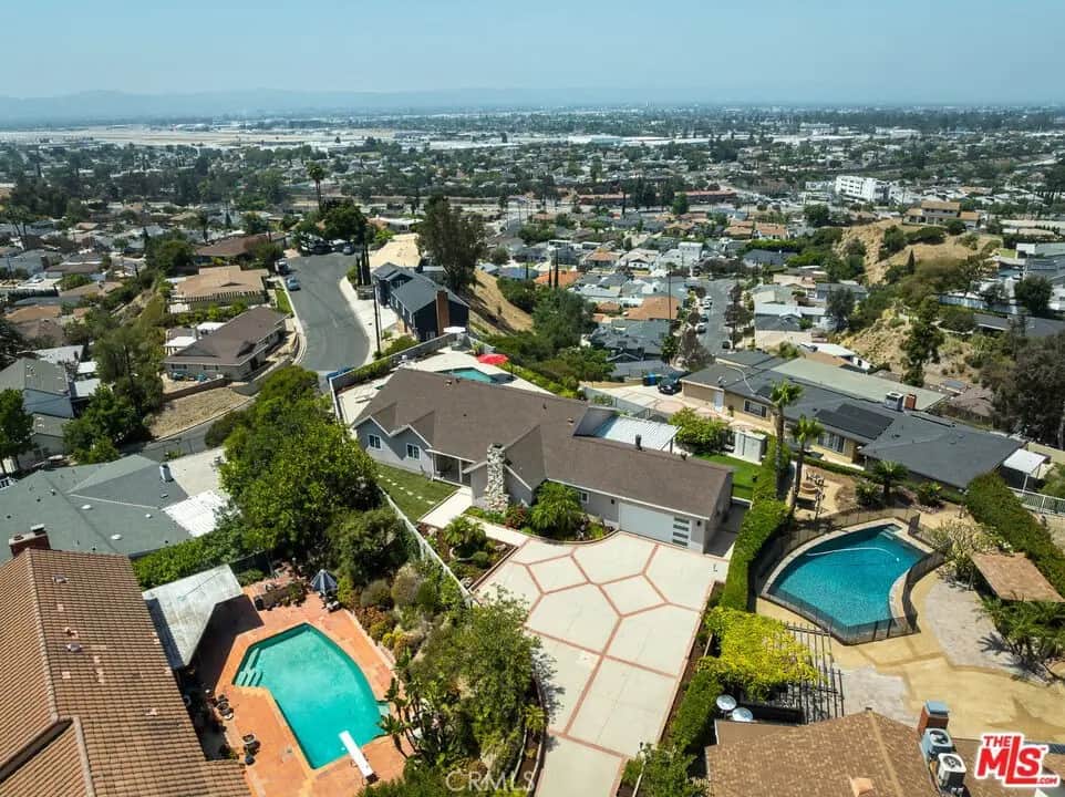 8471 Vine Valley, Los Angeles, CA — listing photo 1