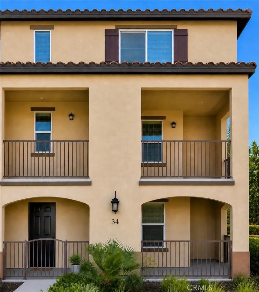 120 S Pacific Ave 34, Santa Ana, CA — listing photo 1