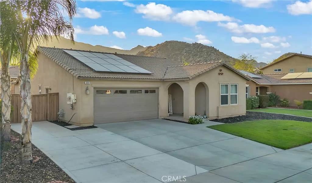 684 Julian Avenue, San Jacinto, CA — listing photo 1