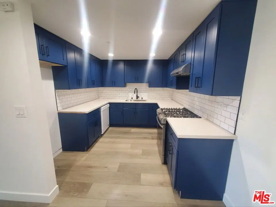 1029 S Hobart Boulevard 303, Los Angeles, CA — listing photo 1