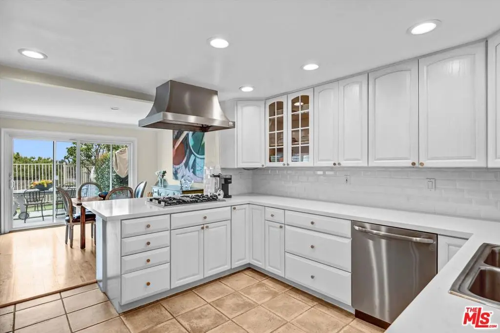 2544 Angelo Drive, Los Angeles, CA — listing photo 1