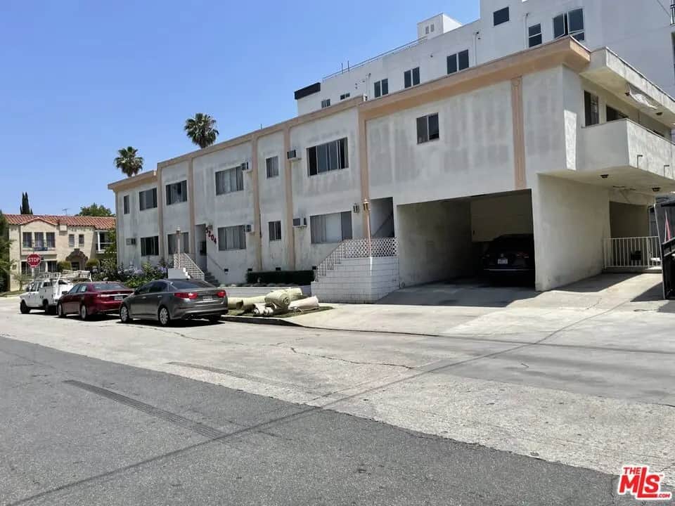 9204 Whitworth Drive 5, Los Angeles, CA — listing photo 1