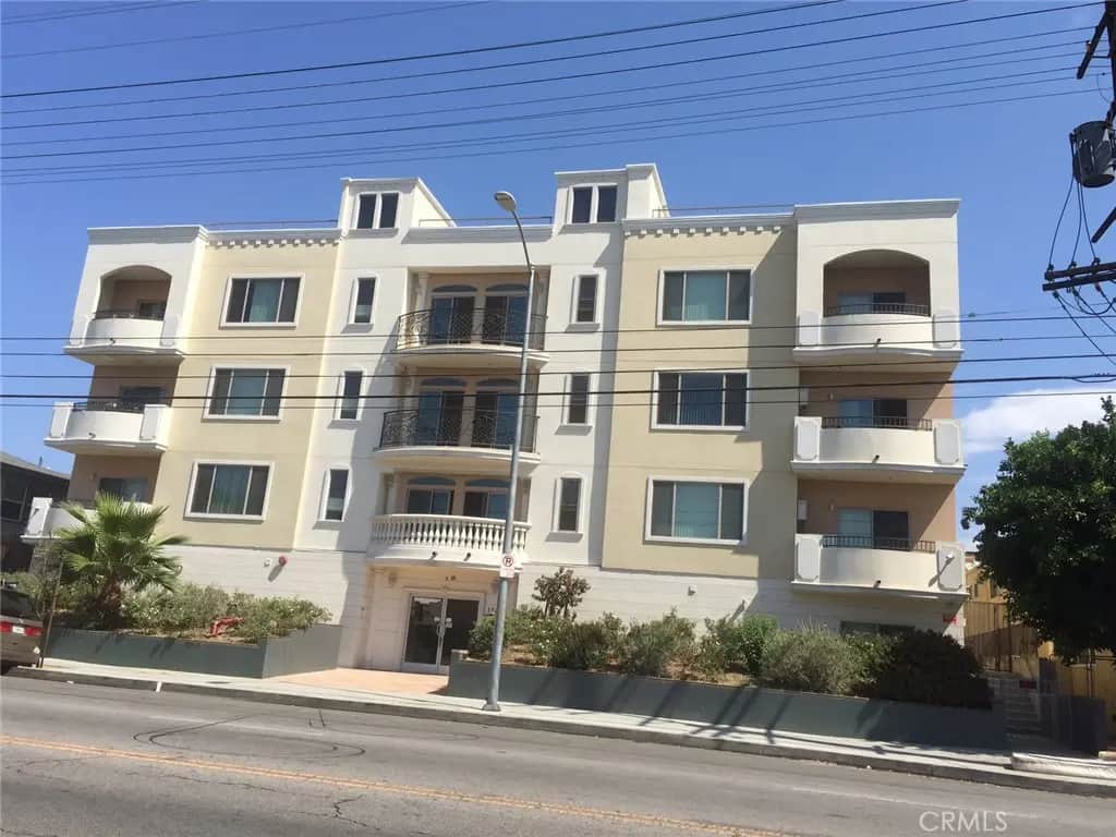 15435 Vanowen, Los Angeles, CA — listing photo 1
