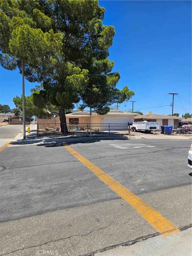 620 Sunset Court, Barstow, CA — listing photo 1