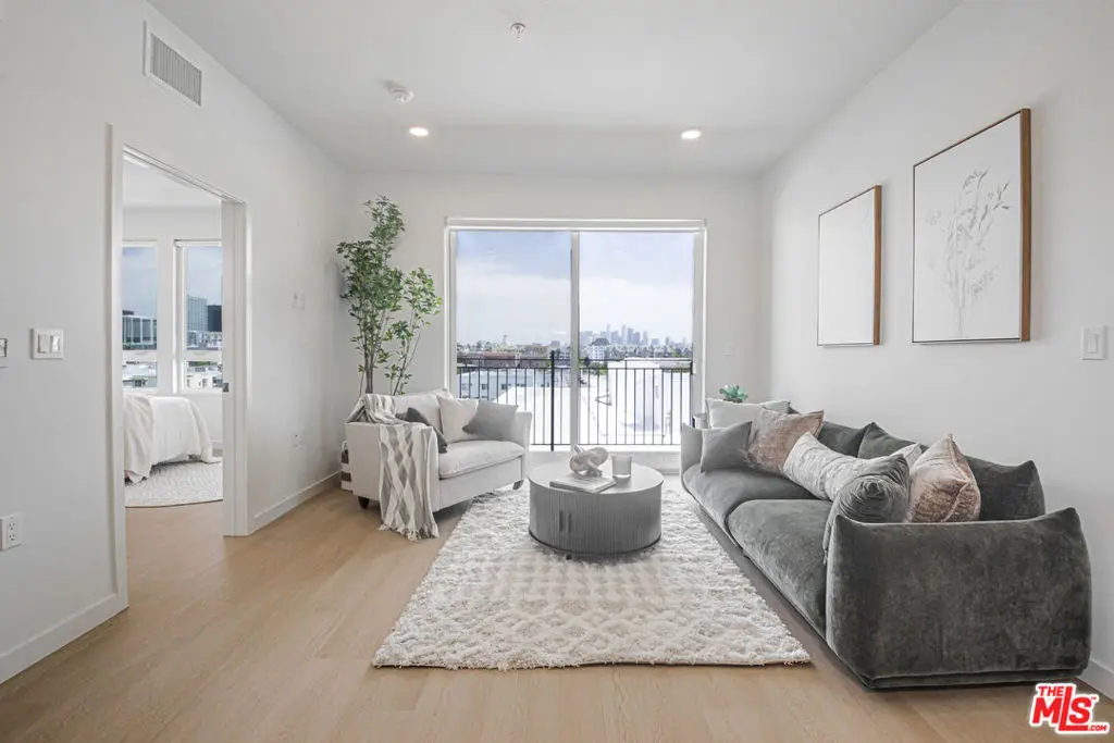 856 S Gramercy Drive, Los Angeles, CA — listing photo 1