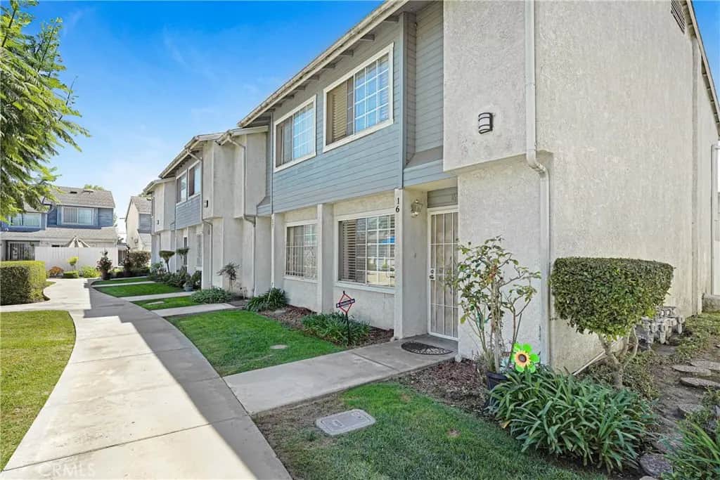 810 W Compton 16, Compton, CA — listing photo 1