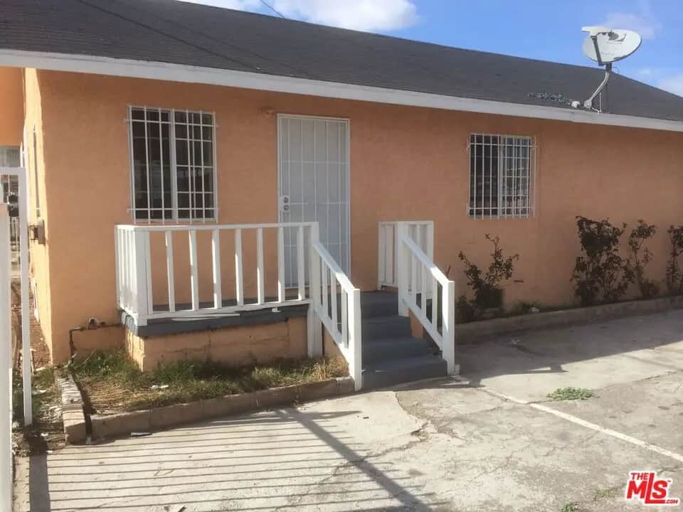 1031 W Century Boulevard, Los Angeles, CA — listing photo 1
