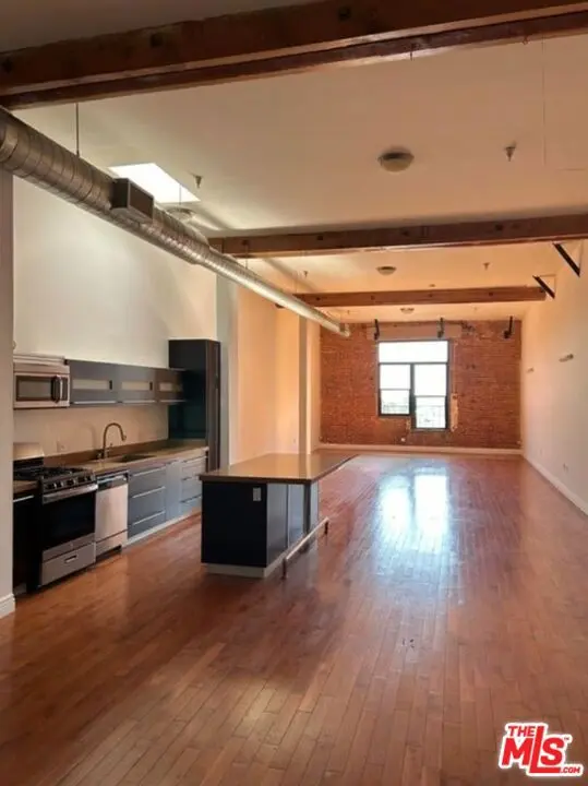 652 Mateo Street 303, Los Angeles, CA — listing photo 1