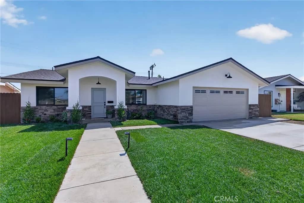 19352 Brookhurst, Huntington Beach, CA — listing photo 1