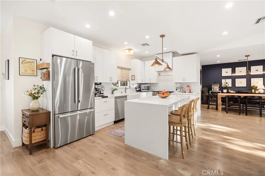 7247 Genesta, Lake Balboa, CA — listing photo 1