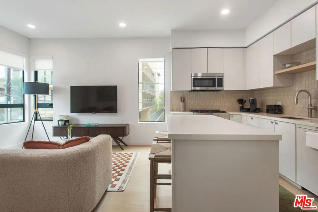 10310 Santa Monica Boulevard 416, Los Angeles, CA — listing photo 1