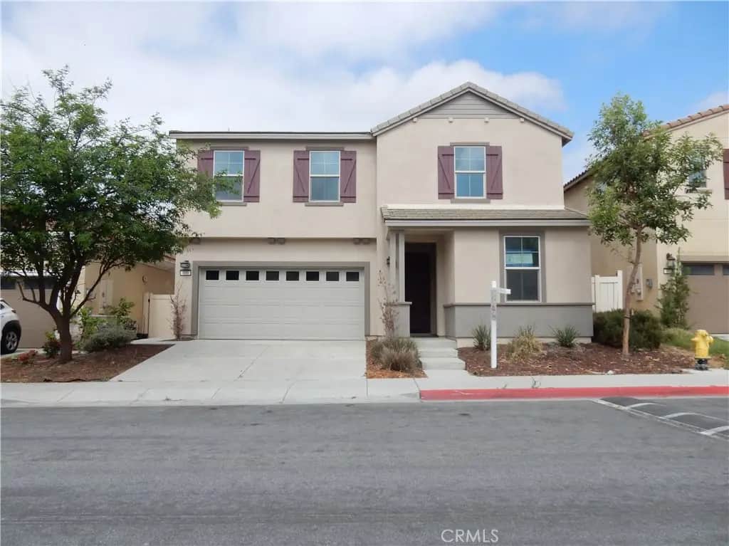 460 N Pinewood, Rialto, CA — listing photo 1