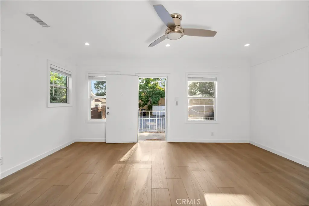 6642 Vineland Avenue, Los Angeles, CA — listing photo 1