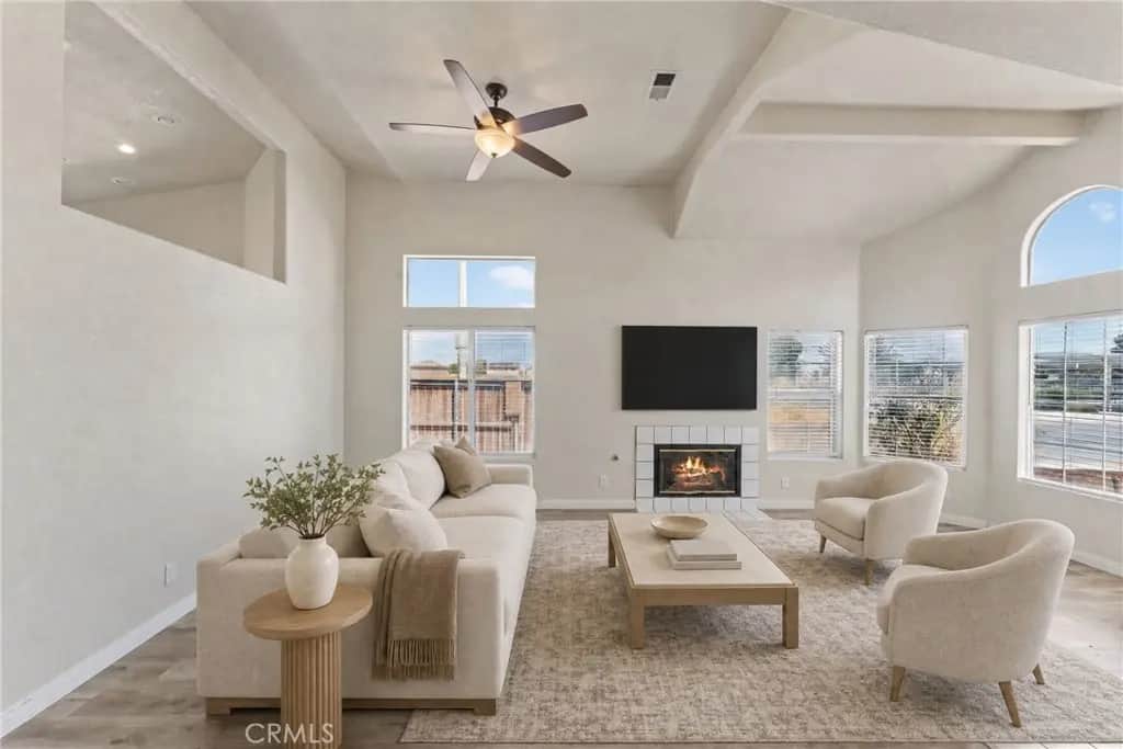1645 E Kettering, Lancaster, CA — listing photo 1