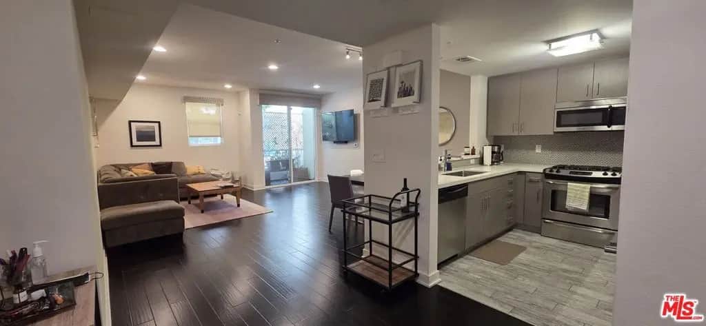 436 S Virgil Avenue 209, Los Angeles, CA — listing photo 1