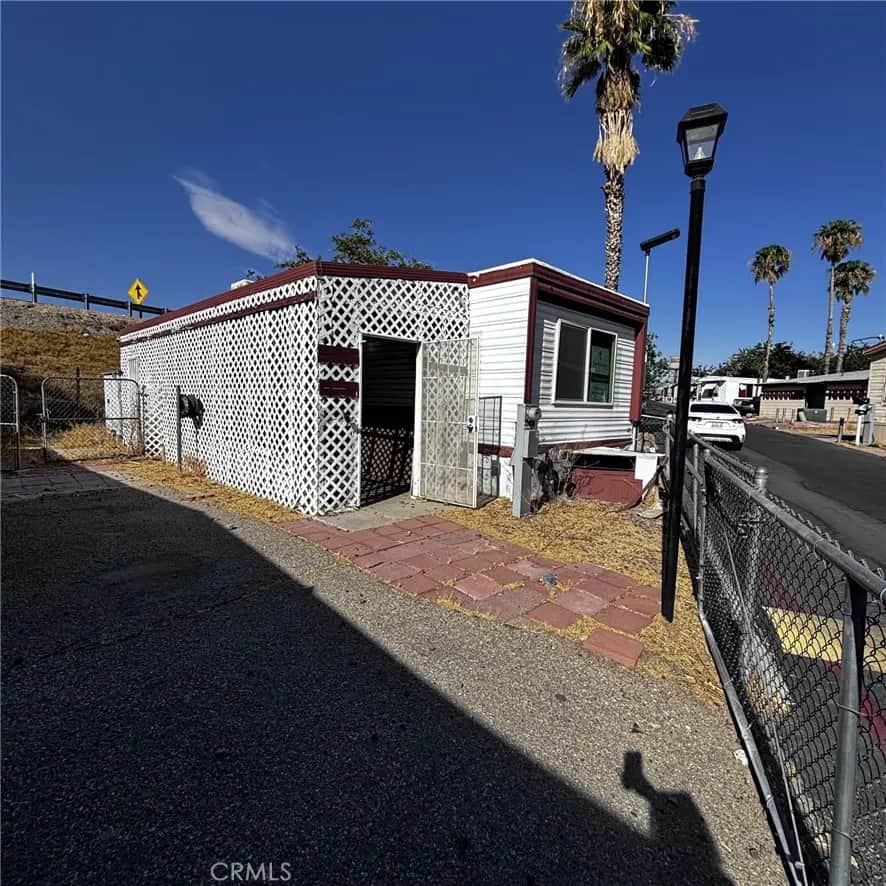 1980 E Main ST 6, Barstow, CA — listing photo 1