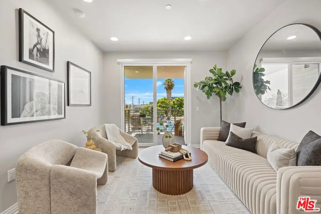 7428 Santa Monica Boulevard 304, West Hollywood, CA — listing photo 1