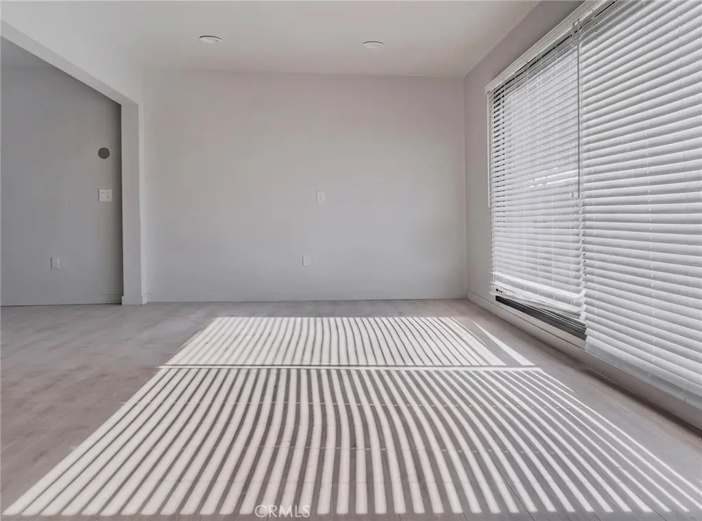 2172 Pacific Ave, Long Beach, CA — listing photo 1