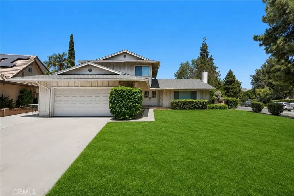 10811 Des Moines, Los Angeles, CA — listing photo 1
