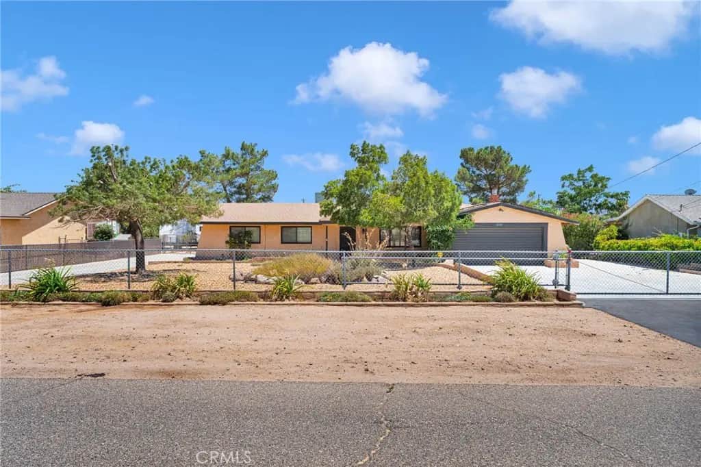 10387 Kern, Hesperia, CA — listing photo 1