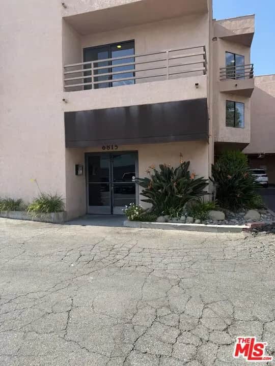6815 Remmet Avenue 109, Los Angeles, CA — listing photo 1