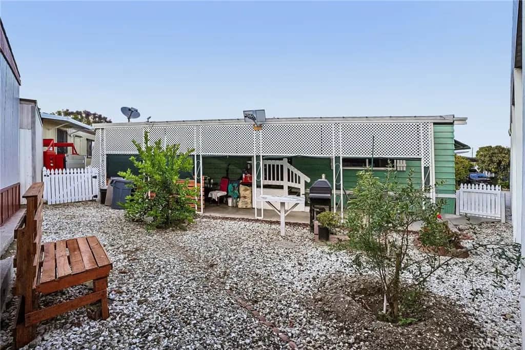 7101 Rosecrans Ave, Paramount, CA — listing photo 1