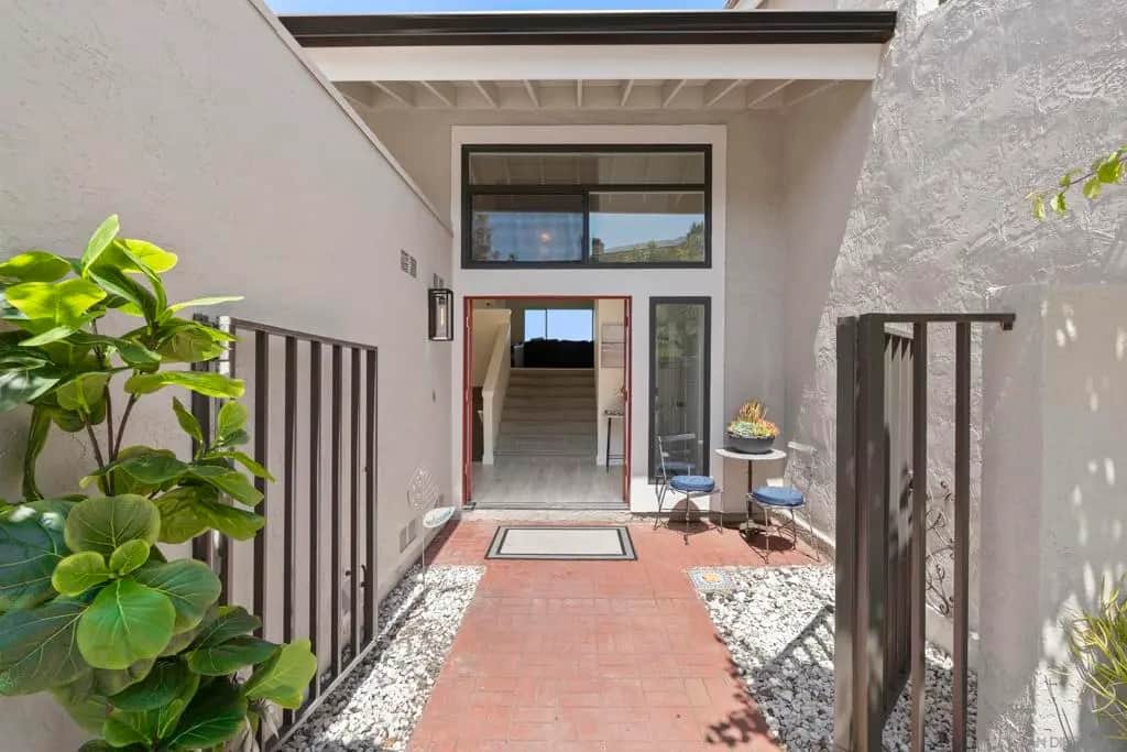 6567 Caminito Catalan, La Jolla, CA — listing photo 1