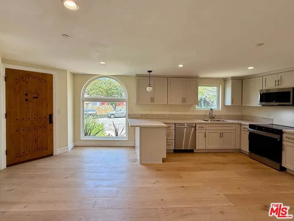 2807 Dunleer Place A, Los Angeles, CA — listing photo 1