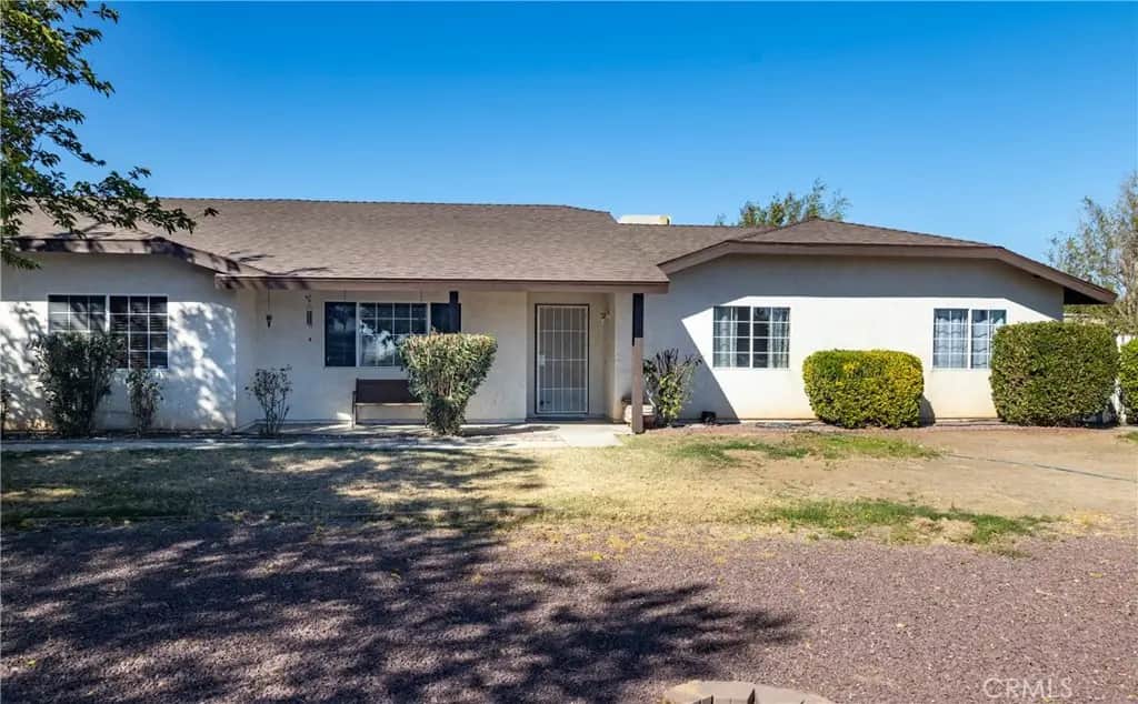 11090 Pinon, Hesperia, CA — listing photo 1