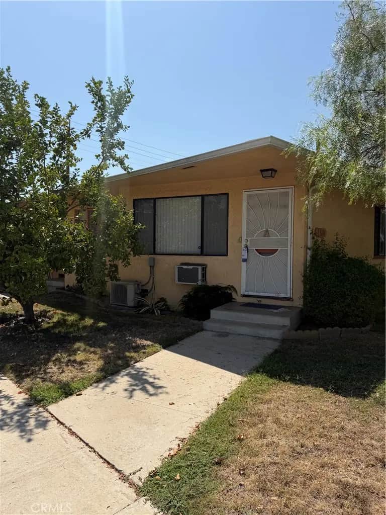 1340 N Buena Vista A, Burbank, CA — listing photo 1
