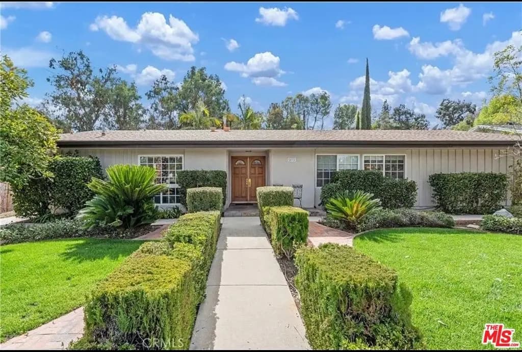 24316 Burbank Blvd, Woodland Hills, CA — listing photo 1
