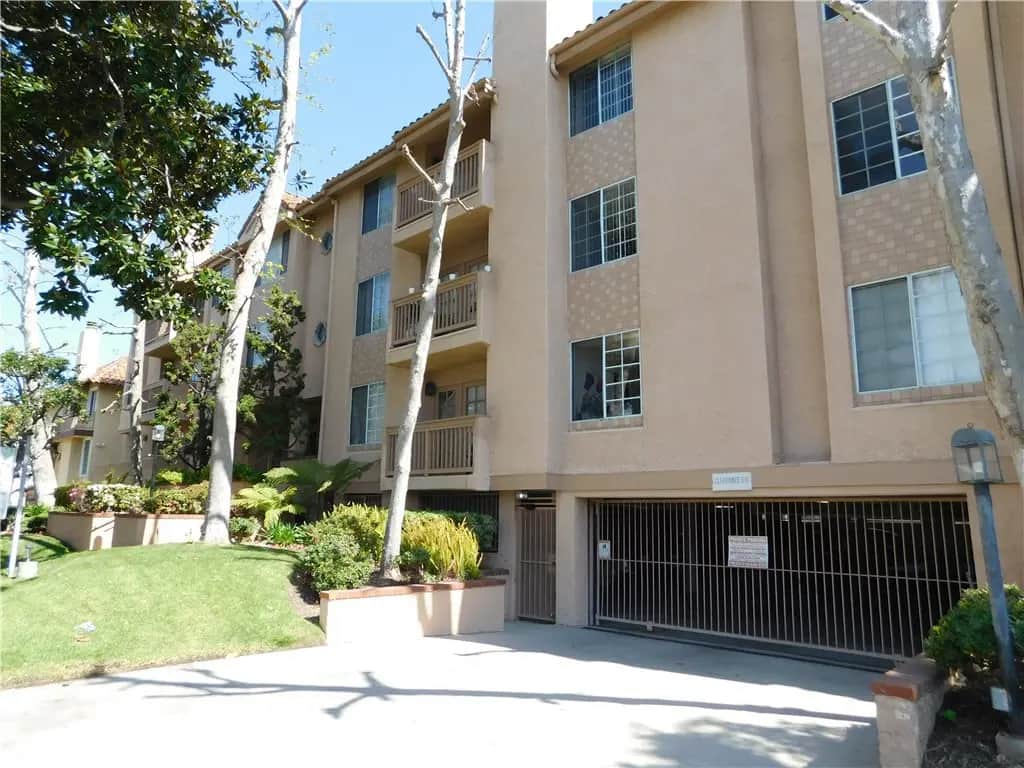 1616 S Barrington Avenue 204, Los Angeles, CA — listing photo 1