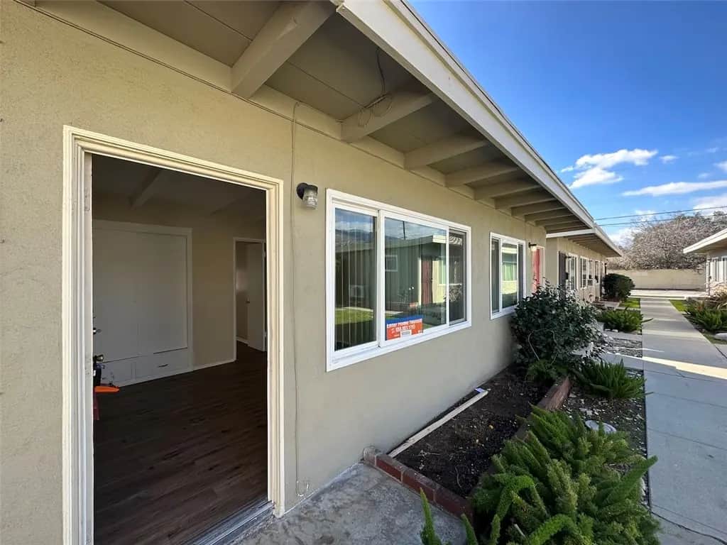 1015 N Azusa Avenue 03, Azusa, CA — listing photo 1