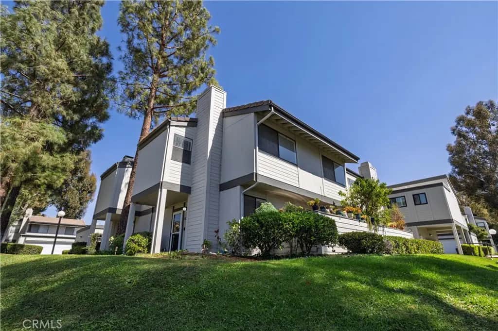 6491 Twin Circle Lane 5, Simi Valley, CA — listing photo 1