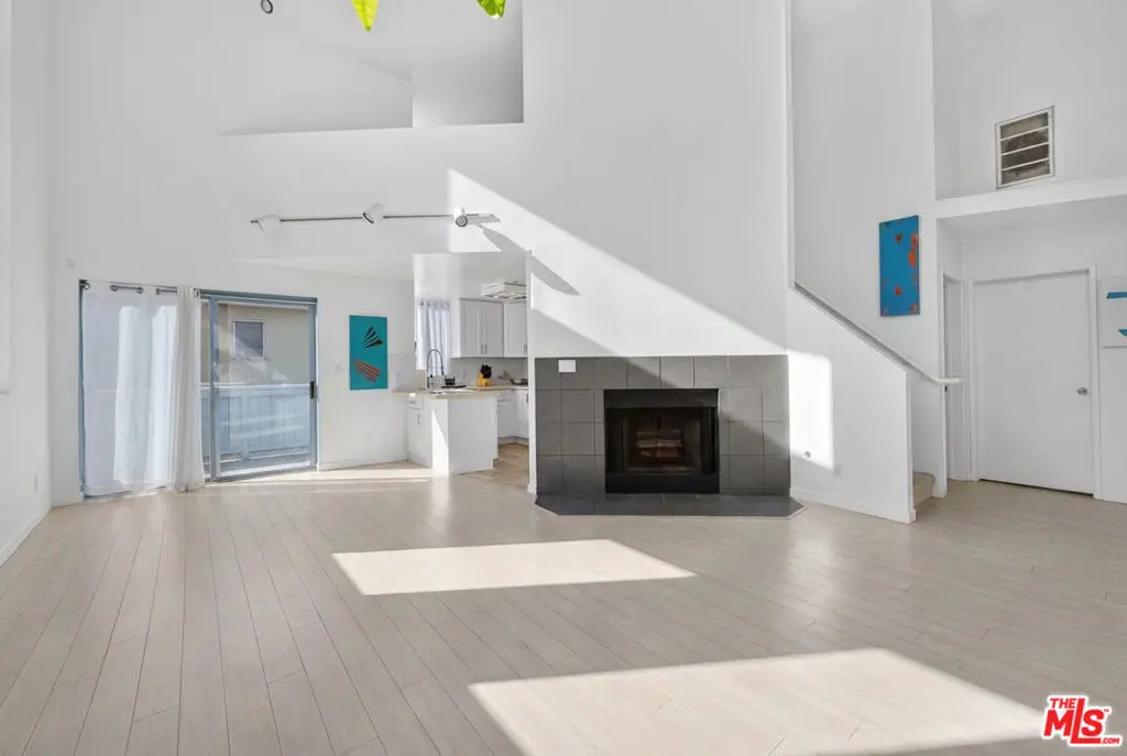 1511 16th Street 201, Santa Monica, CA — listing photo 1