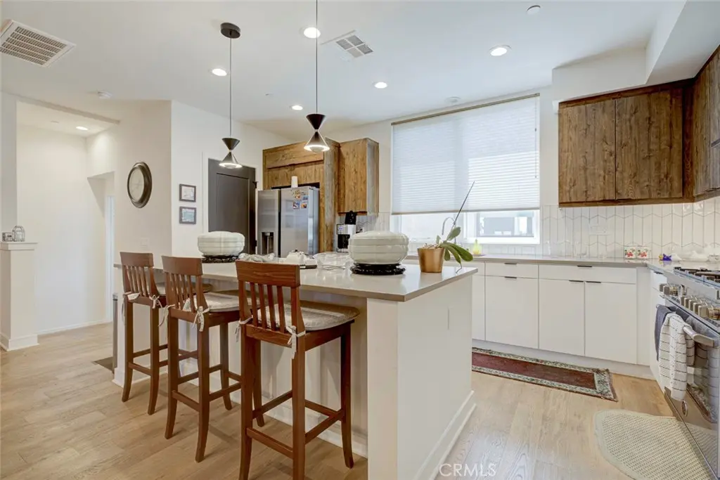 1049 N Joels Place, Los Angeles, CA — listing photo 1