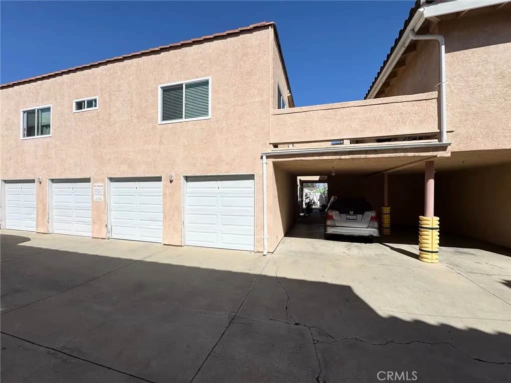17511 Newland, Huntington Beach, CA — listing photo 1