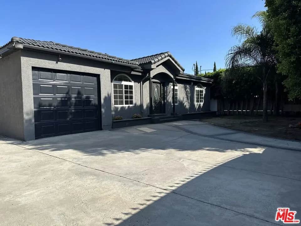 6742 Radford Avenue, Los Angeles, CA — listing photo 1