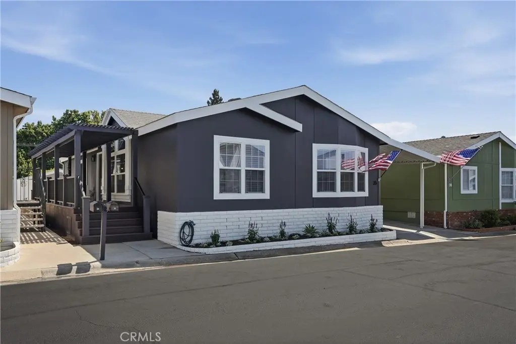 23301 Ridge Route 35, Laguna Hills, CA — listing photo 1