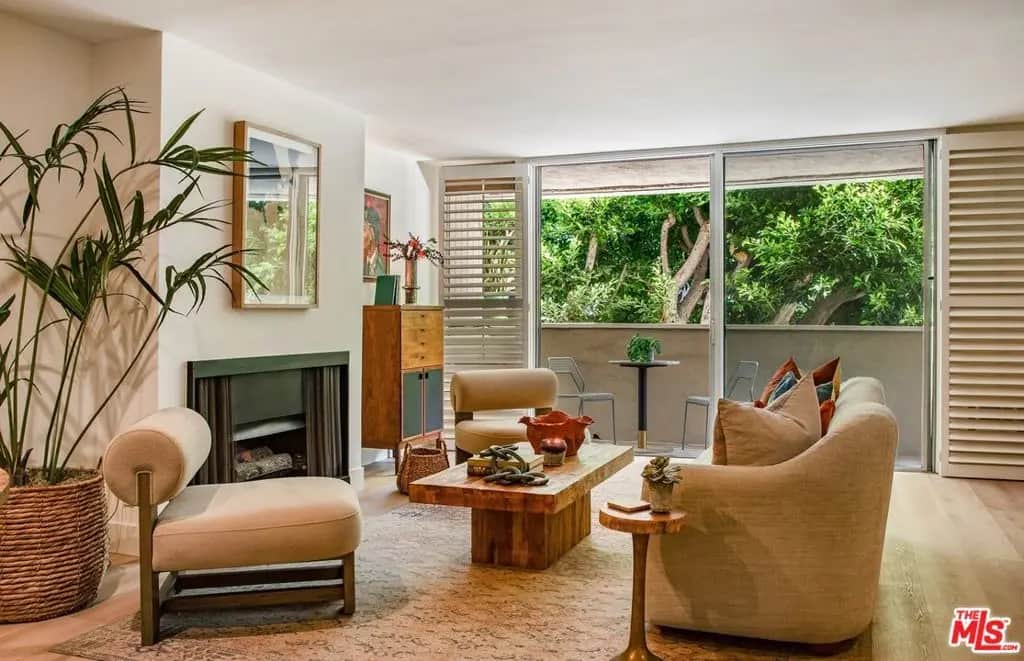 11645 Montana Avenue 101, Los Angeles, CA — listing photo 1