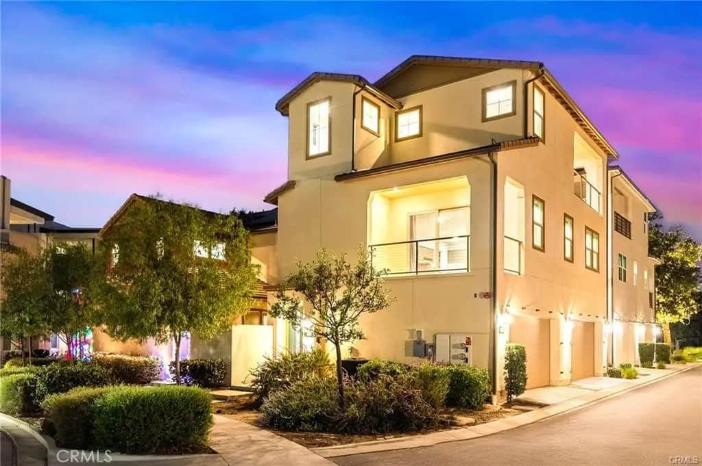 115 Frame, Irvine, CA — listing photo 1