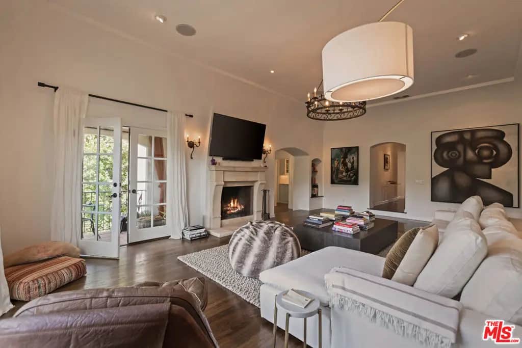 3145 La Suvida Drive, Los Angeles, CA — listing photo 1