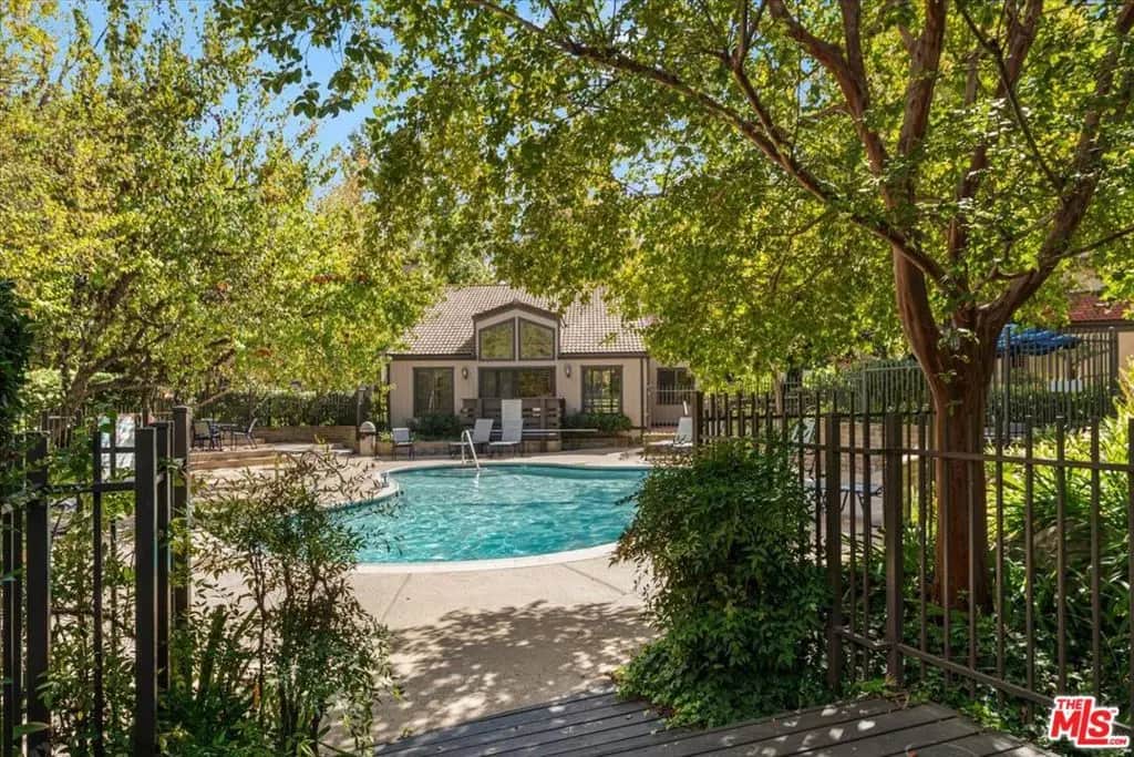 21821 Burbank Boulevard 151, Los Angeles, CA — listing photo 1